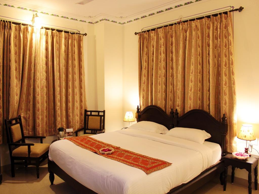 Hotel Mahima Palace Udaipur Bagian luar foto