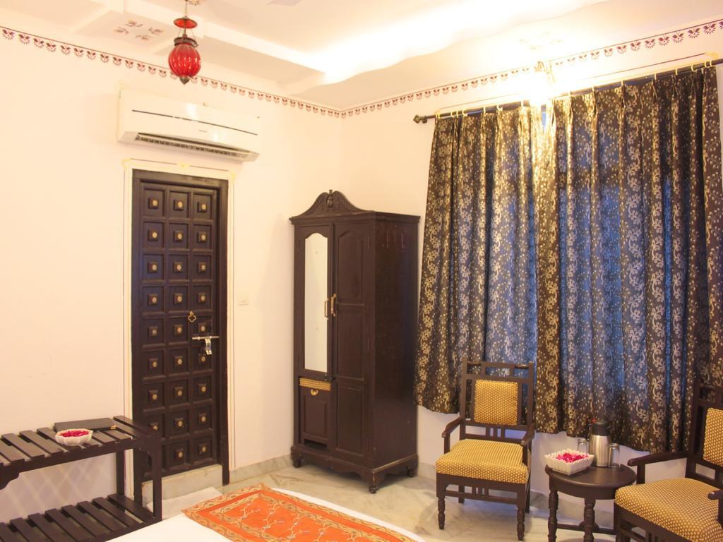 Hotel Mahima Palace Udaipur Bagian luar foto