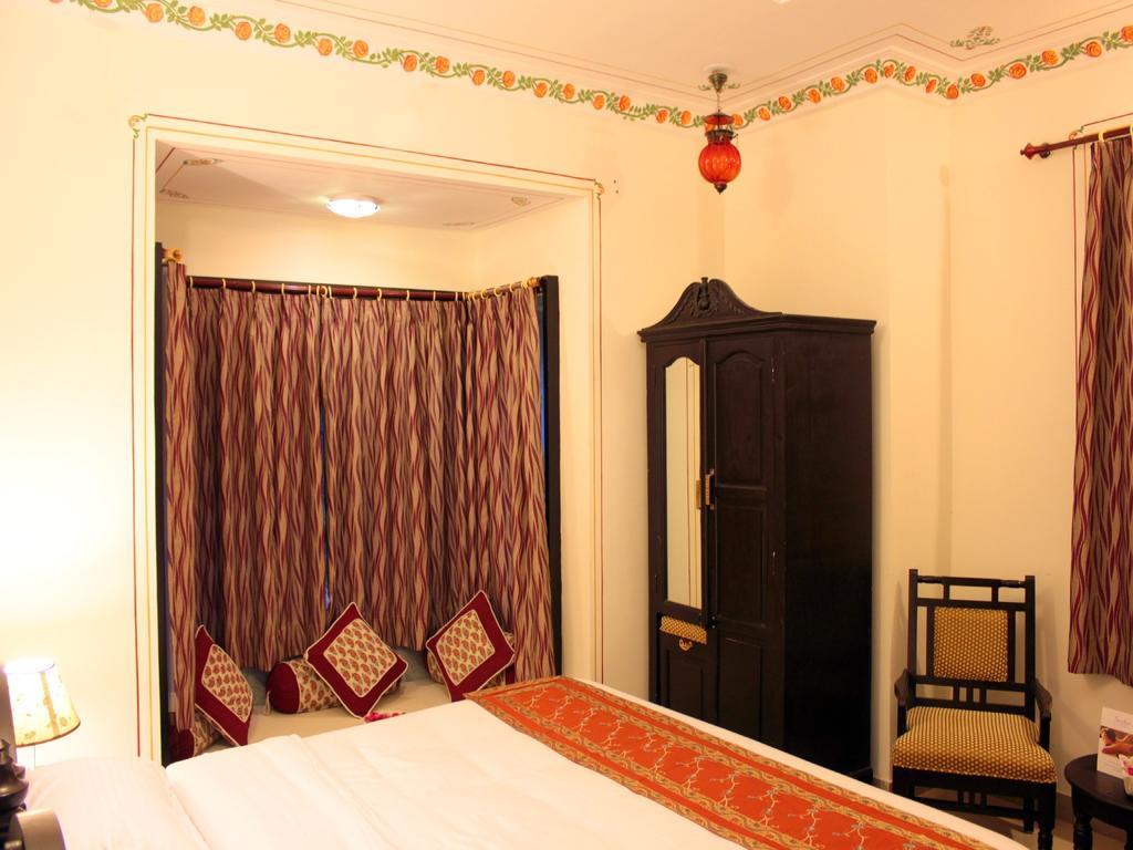 Hotel Mahima Palace Udaipur Bagian luar foto