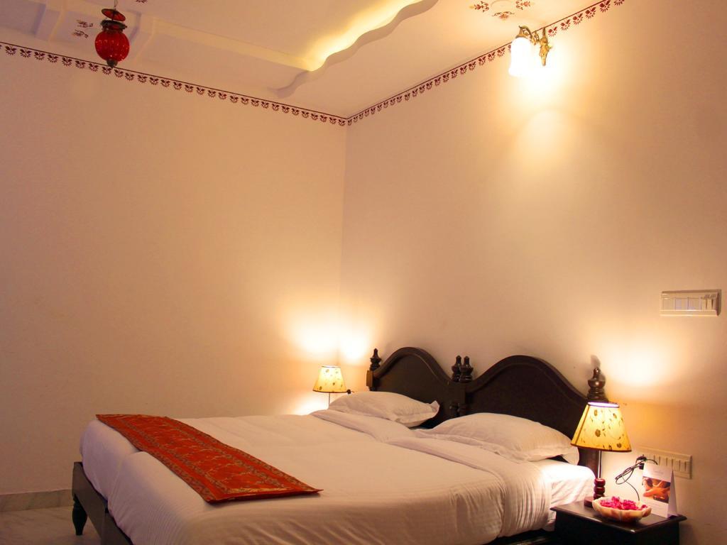 Hotel Mahima Palace Udaipur Bagian luar foto