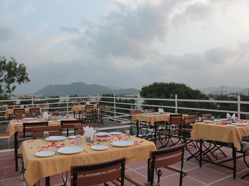 Hotel Mahima Palace Udaipur Bagian luar foto
