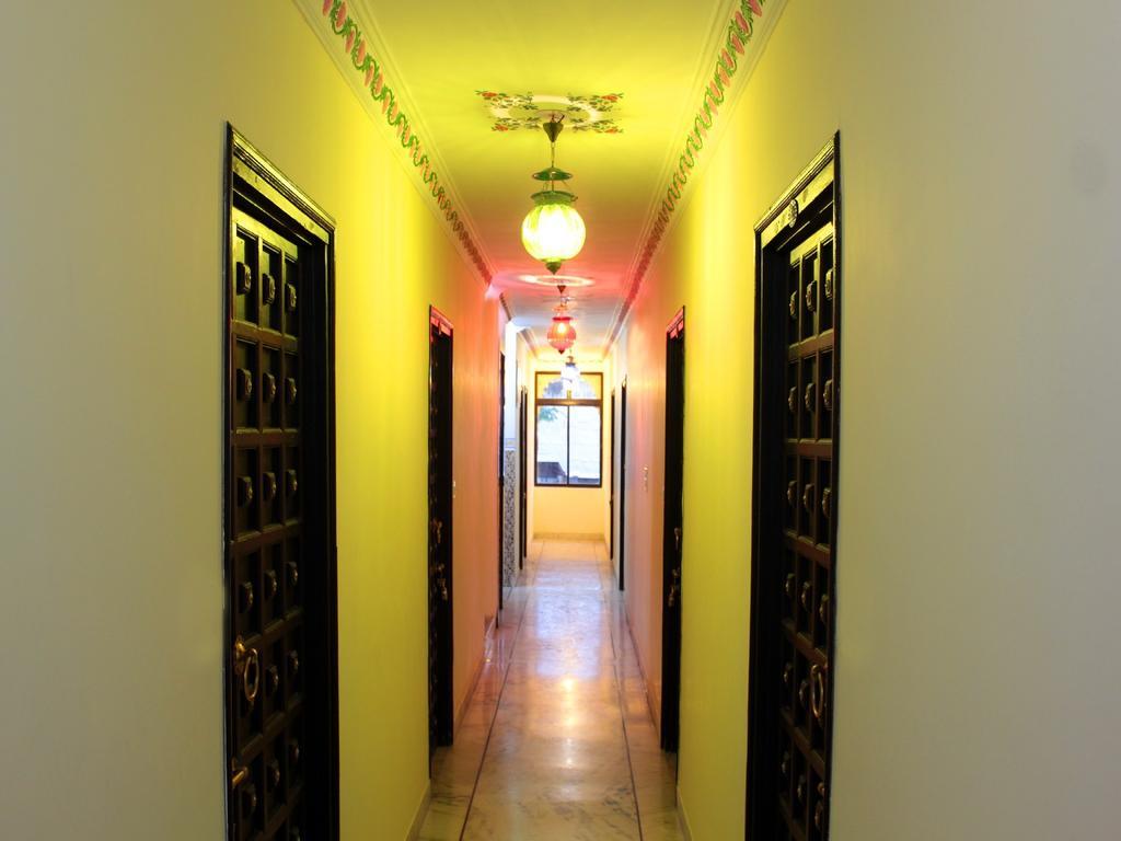 Hotel Mahima Palace Udaipur Bagian luar foto