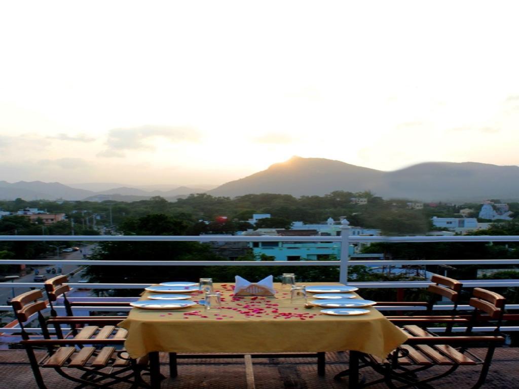 Hotel Mahima Palace Udaipur Bagian luar foto